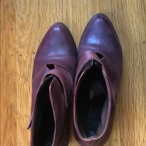 Red/brown Coclico fall ankle boots, Velcro close